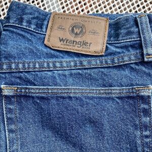 Wrangler 33x30 straight leg blue jeans